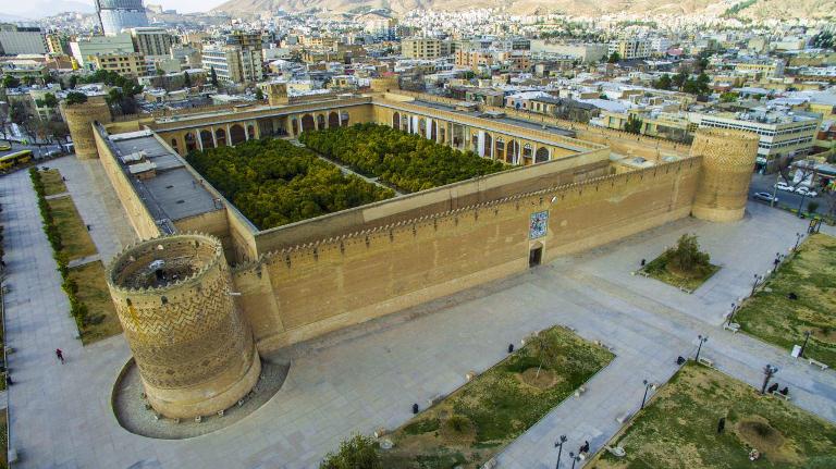 آسمان فارس صاف  همراه با وزش باد