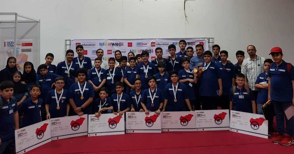 درخشش دانش آموزان فارس در شانزدهمین مسابقات جهانی رباتیک