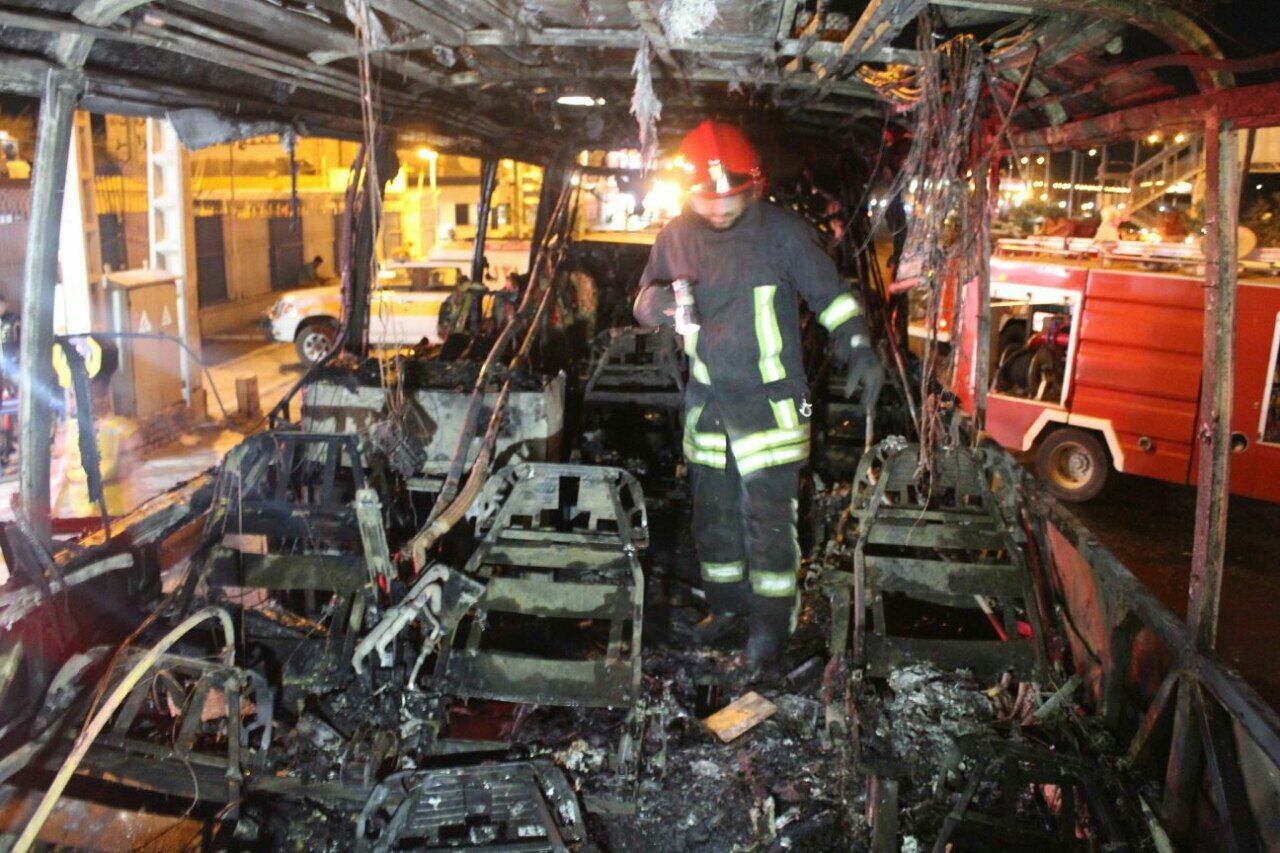 آتش سوزی اتوبوس مسافربری مشهد - زاهدان