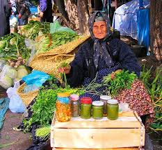 نمایش تولیدات زنان روستایی در جشنواره ای در میاندوآب