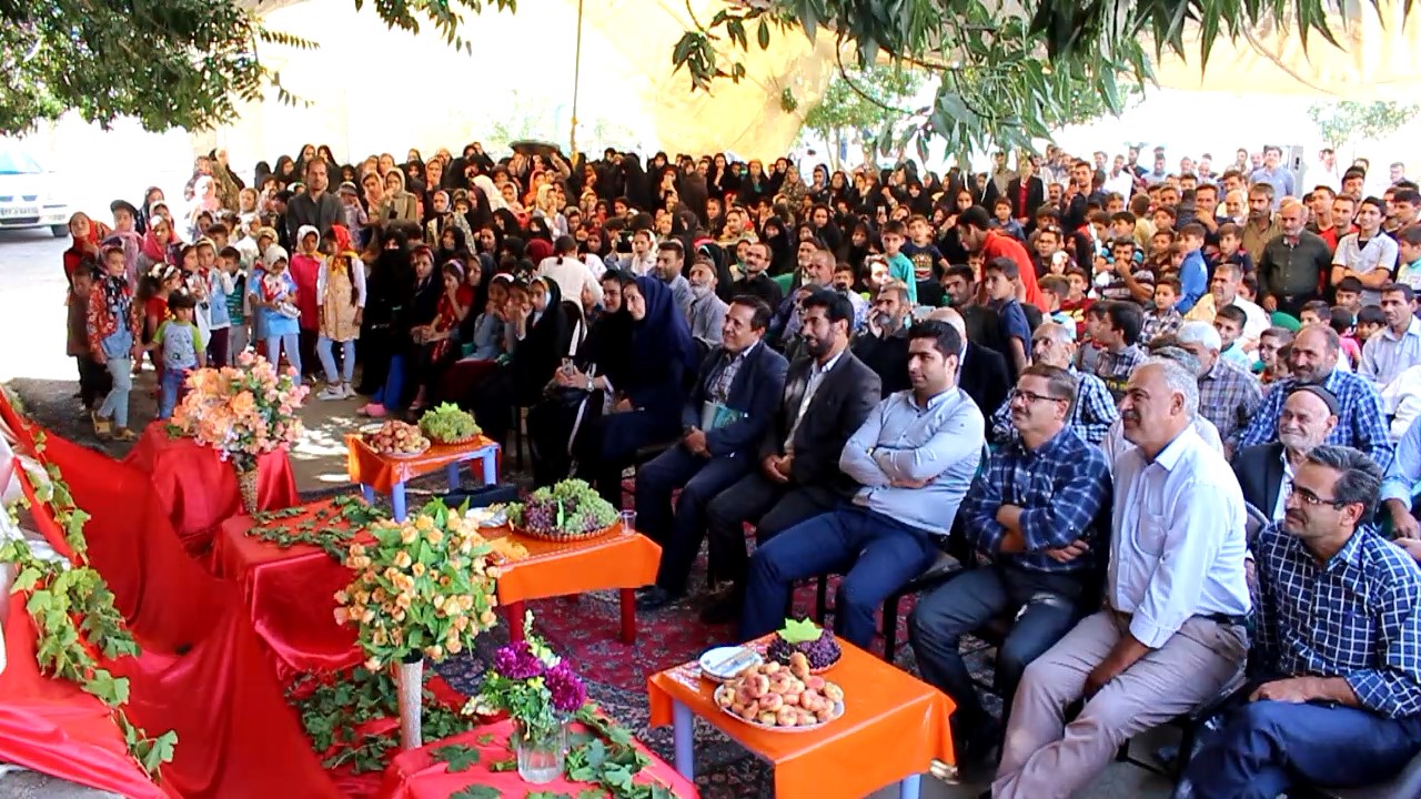 برپایی جشنواره انگور در روستای حسین آباد عاشوری