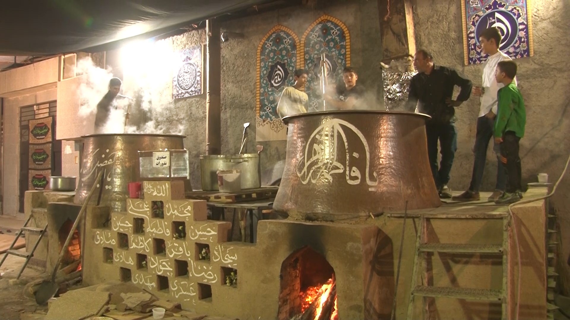 پخت و توزیع سمنو در حبیب آباد برخوار