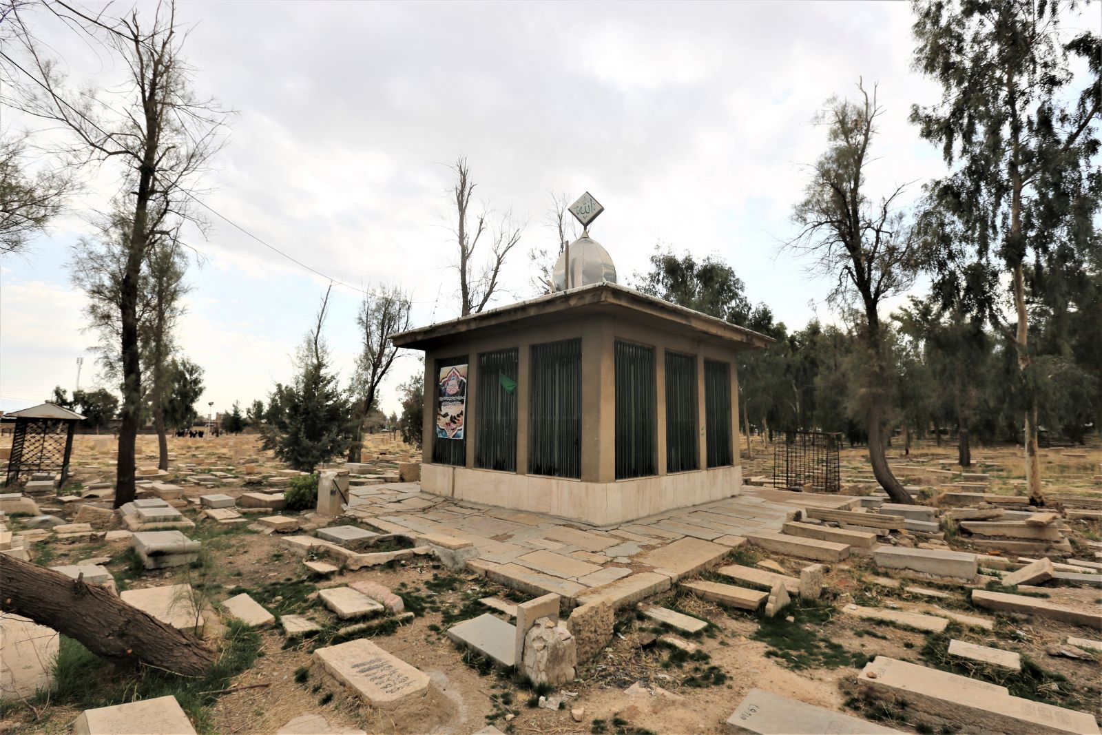 شناسامه دارشدن قبرهای گورستان تاریخی «دارالسلام»