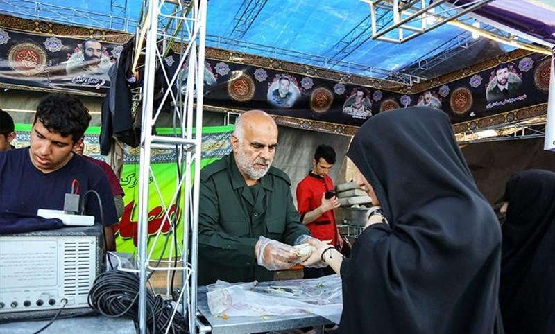 خدمت رسانی به زائران اربعین در مرز مهران