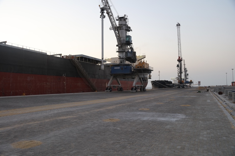 ارسال سومین محموله ترانزیتی کشور افغانستان و تخلیه ۲ کشتی کالای اساسی در بندر چابهار