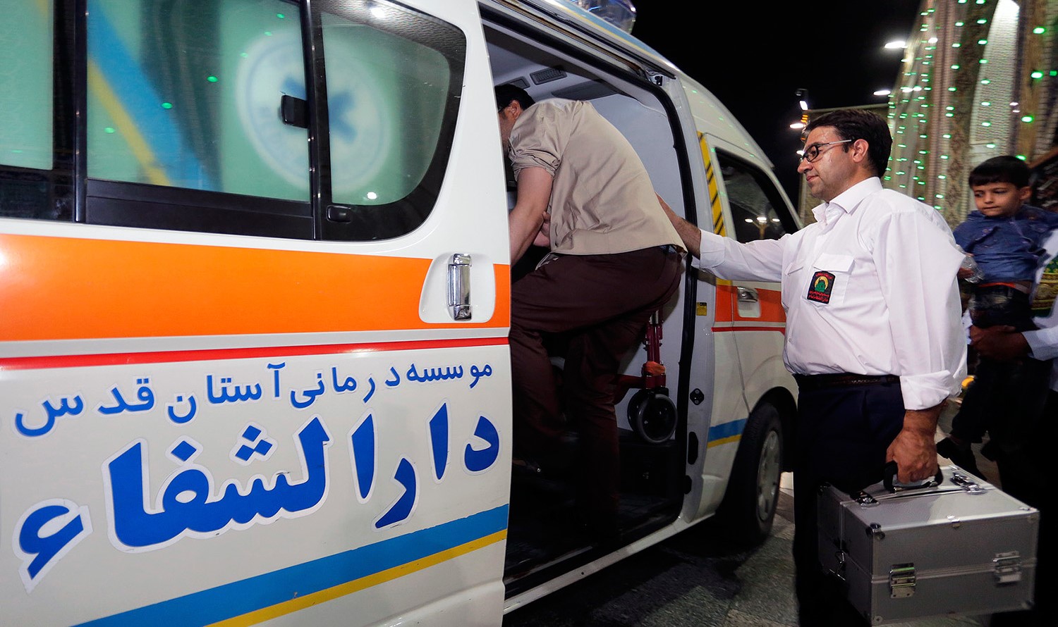 ارائه خدمات پزشکی دارالشفای امام رضا(ع) در 3 ایستگاه استقبال از زائران پیاده