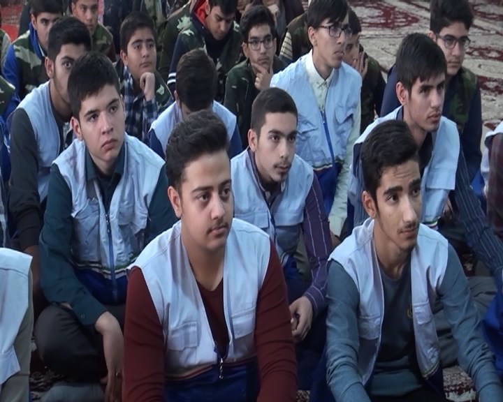 دیدار شماری از دانش آموزان بسیجی با نماینده ولی فقیه در استان همدان