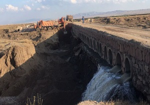 مرمت و تقویت پایه‌های پل رودخانه حاجی عرب بویین زهرا