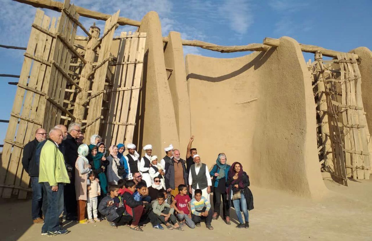 بازدید ۲۶ گردشگر خارجی از جاذبه‌های تاریخی شهرستان خواف