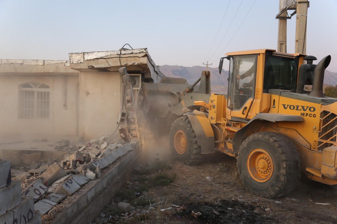 تخریب ساخت و ساز‌های غیرمجاز در شهر صدرا