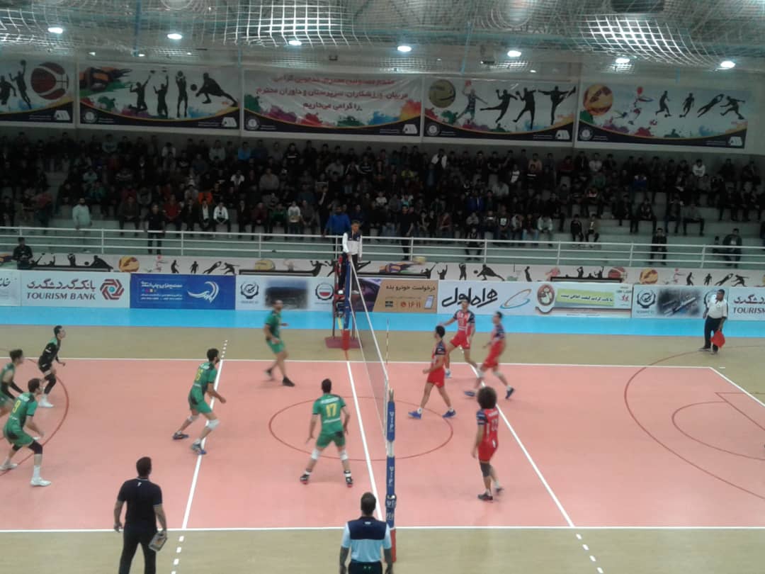 لیگ برتر والیبال /فولاد سیرجان ایرانیان   0                        پیام مشهد   3