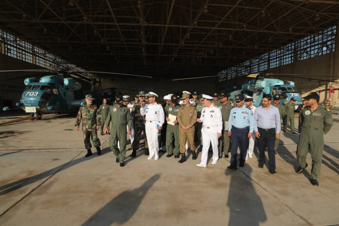 ‏ بازدید فرمانده کل ارتش از توانمندی‌های سطحی، پروازی و تجهیزات مین‌روبی پایگاه دریایی بوشهر