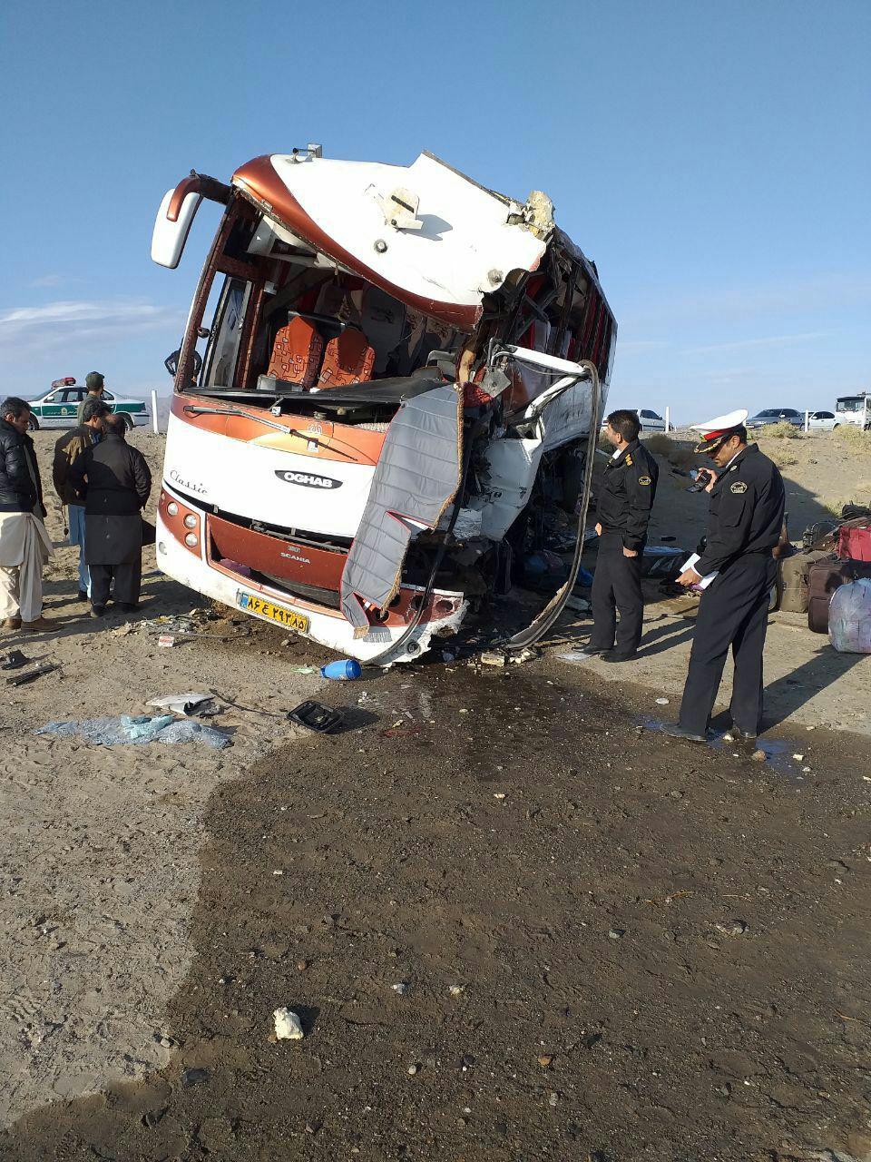 انتقال 8 مصدوم حادثه اتوبوس اتباع پاکستانی به بیرجند