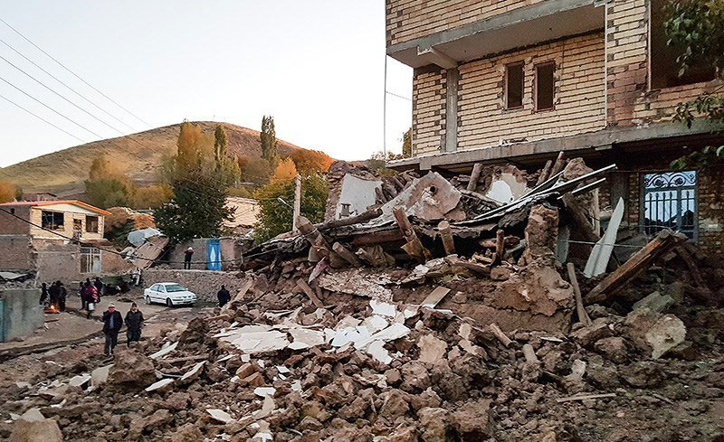 فعالیت ۲۴۰ نیروی عملیاتی در مناطق زلزله‌زده