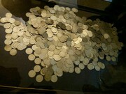 کشف سکه های عتیقه در مشهد