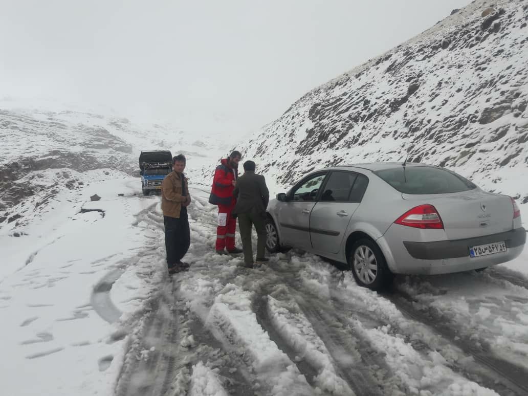 امدادرسانی به مسافران در گردنه بیژن