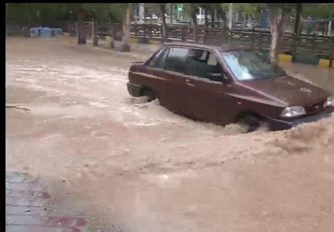 خسارتهای بارشهای رگباری شب گذشته به مزارع ، باغها و راههای ارتباطی