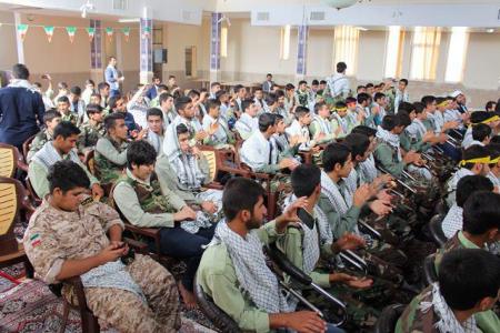 تجلیل از مقام ۴۴۲ داش آموز شهید در هفته بسیج دانش آموزی