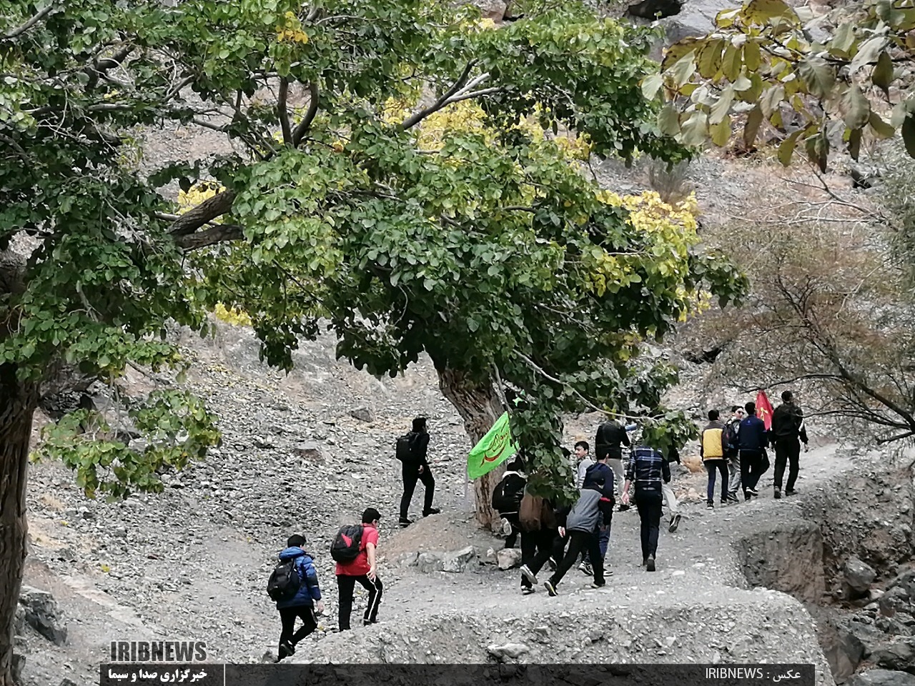 کوهپیمایی دانش آموزان بسیجی در بیرجند