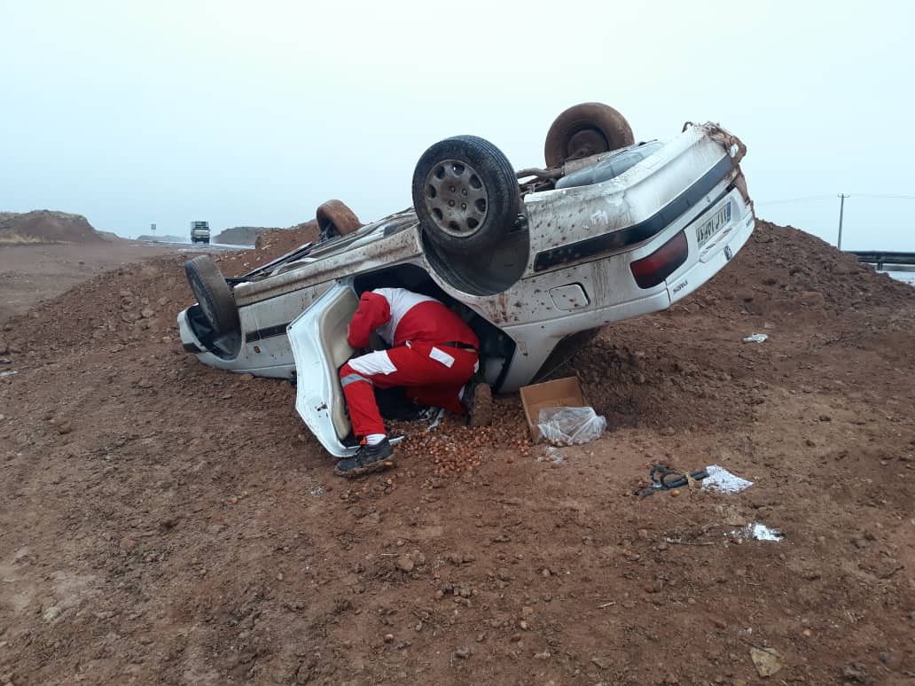 دو مصدوم در واژگونی خودرو پژو پارس