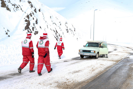 امدادرسانی به 170 خانوار گرفتار در برف