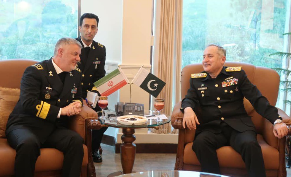 توسعه همکاري نيروي دريايي ايران و پاکستانتاکید فرماندهان نیروی دریایی ایران و پاکستان بر گسترش روابط