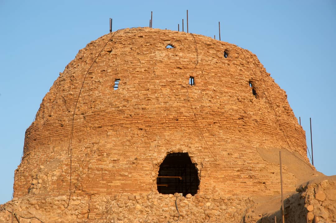 رفع خطر از گنبد مرکزی کاخ جهانی ساسان سروستان