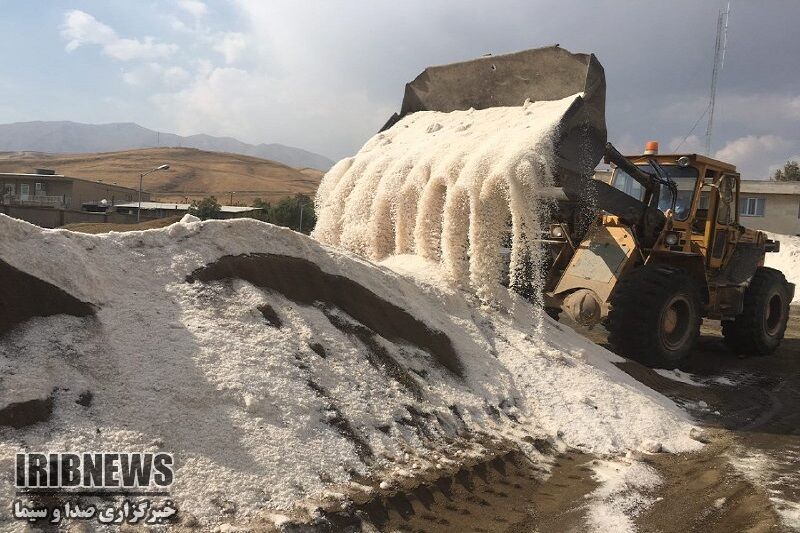 آماده شدن یکهزار تن نمک و ماسه برای طرح زمستانی راهداری درمهاباد