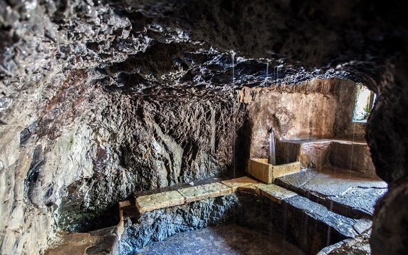 مرمت حمام سنگی هزار ساله در گیوی