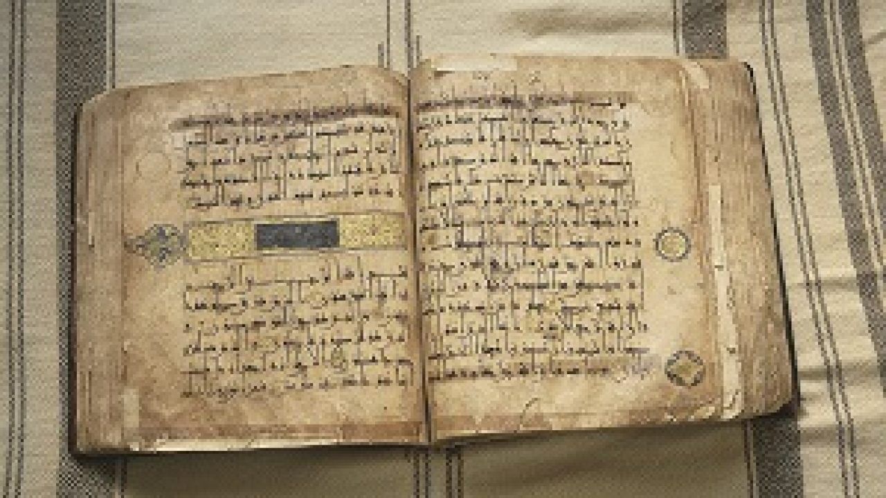 اهدا دو جلد قرآن تاریخی به خانه موزه قرائی رشتخوار