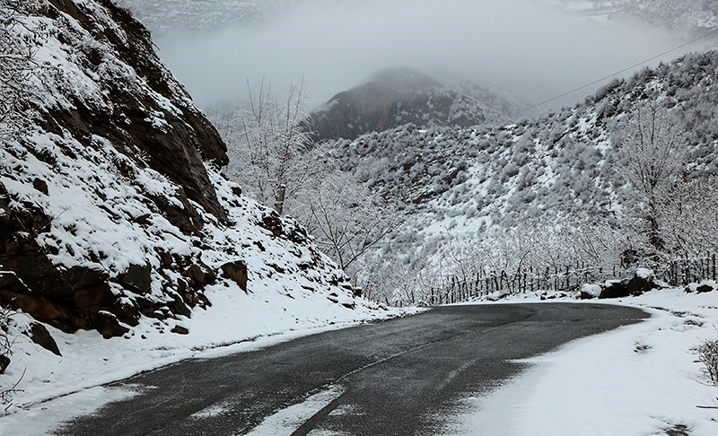 بارش برف در محور‌های سپیدان به اقلید و یاسوج