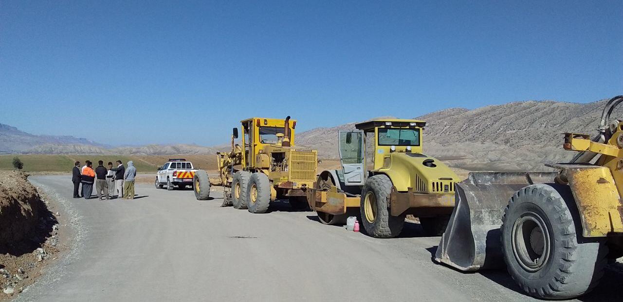 احداث جاده روستایی همچنان ادامه دارد