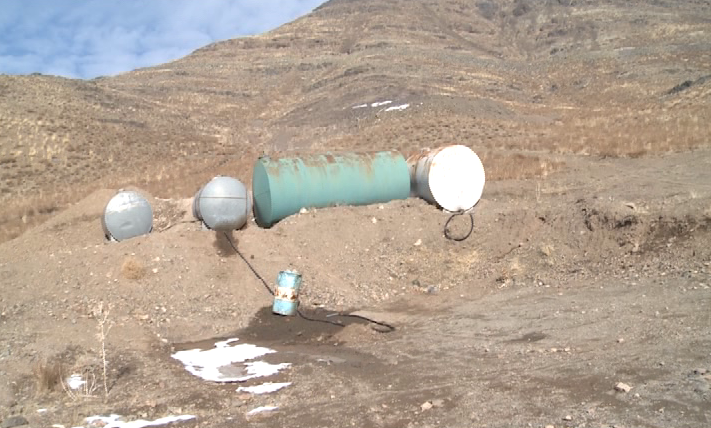 آب شرب روستای مزوش دلیجان گازوئیلی شد