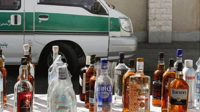 دستگیری حاملان مشروبات الکلی در جاده جهرم - لار