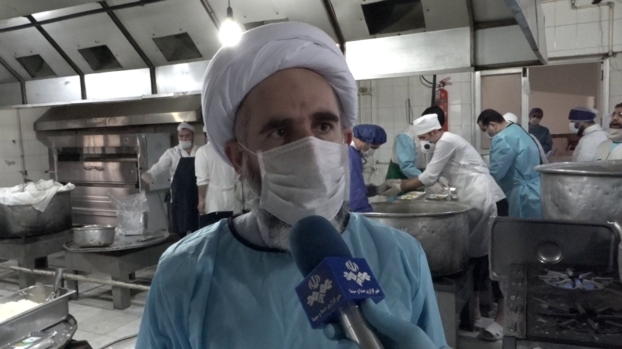 توزیع غذای نذری در بیمارستان پورسینا رشت