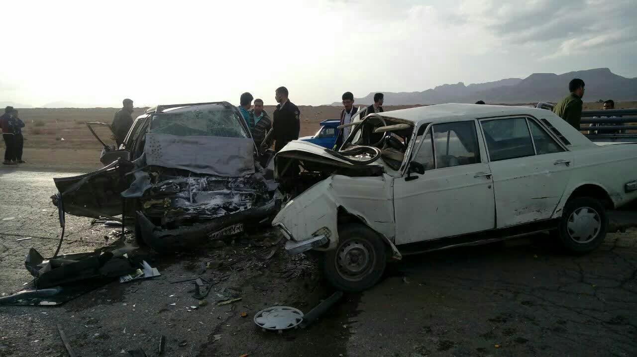 یک کشته در برخورد کامیون با عابر پیاده  و دو کشته در تصادف پراید با پیکان در محور نصر آباد به شهرضا