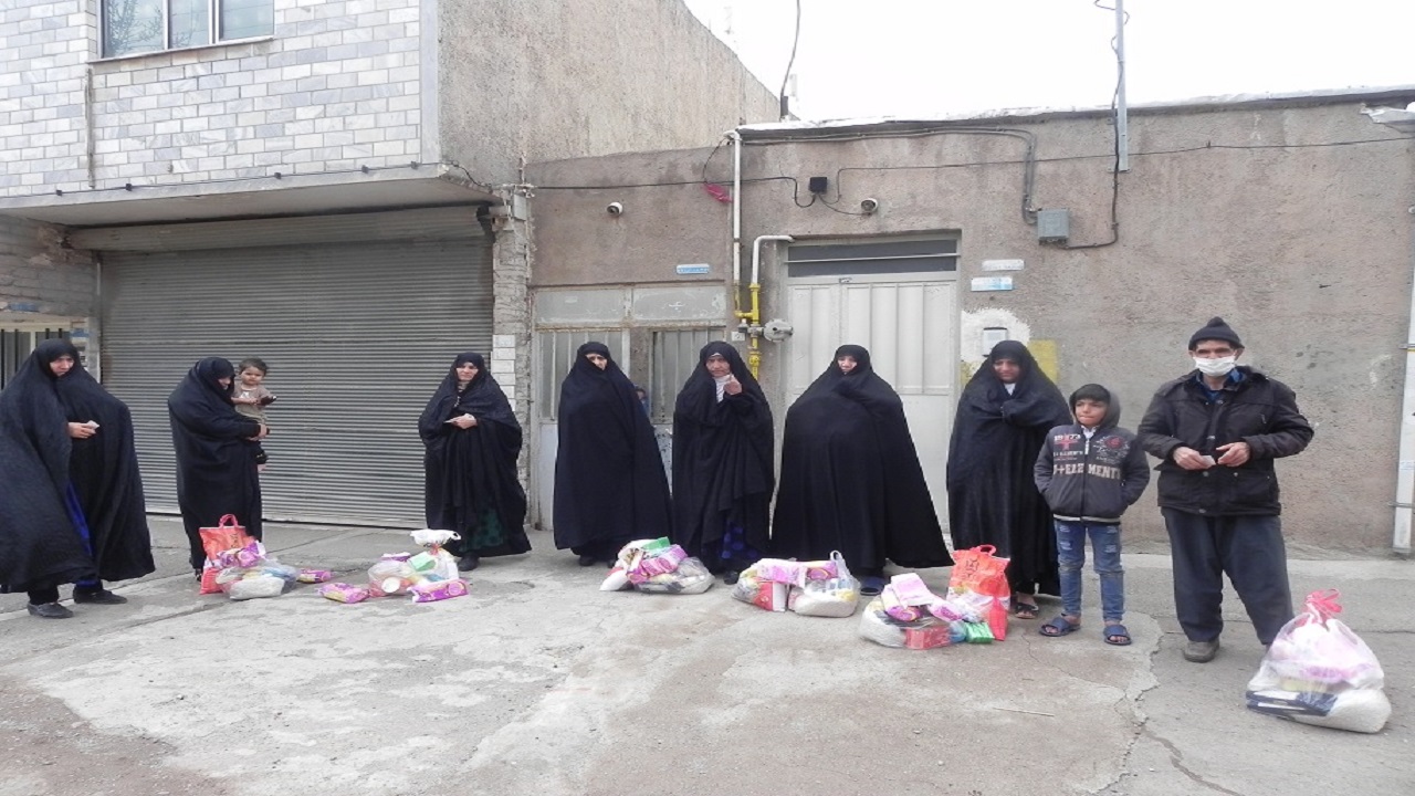 توزیع بسته‌های حمایتی در بین پناهندگان بی بضاعت در قزوین