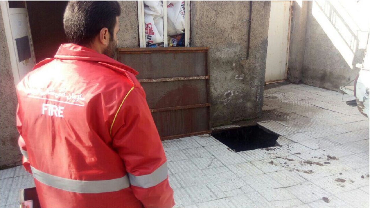 سقوط فردی در چاه منزل مسکونی در قزوین