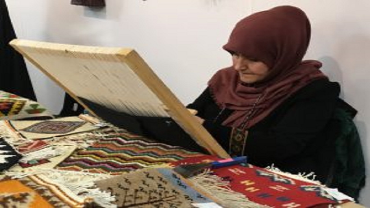 صدور و تمدید بیش از ۶۰۰ مجوز صنایع دستی در قزوین