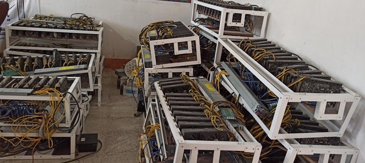 کشف بیش از ۳۰۰ دستگاه استخراج ارز دیجیتال قاچاق در شهرستان دنا