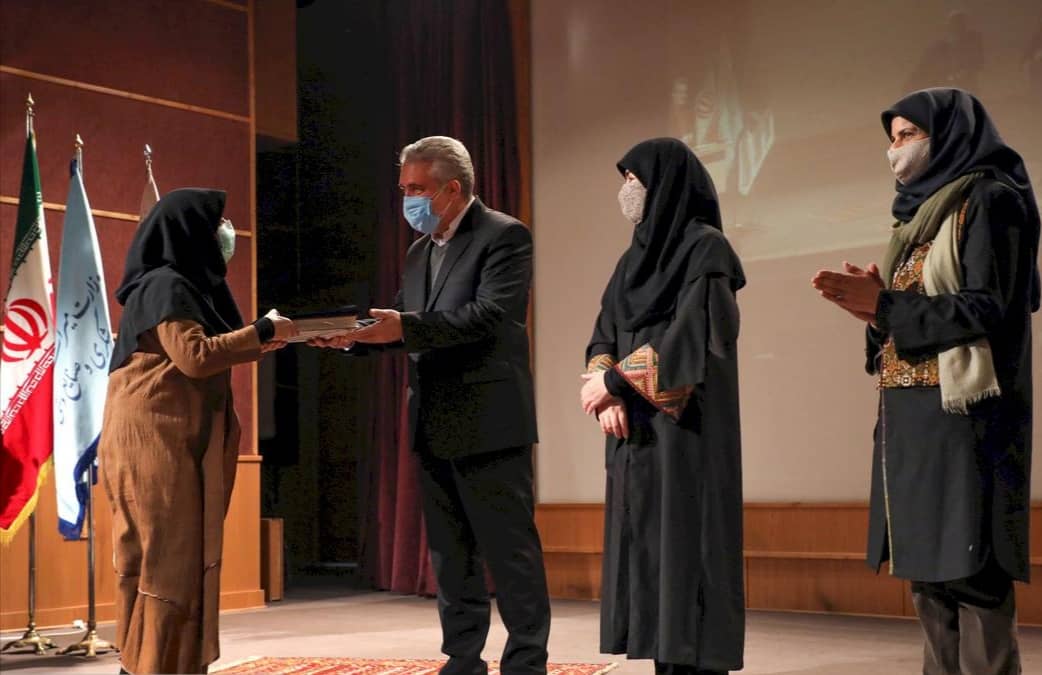 موفقیت صنعتگر بوشهری در نمایشگاه صنایع دستی