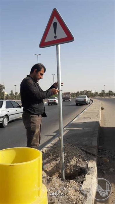 کشف ۲۰۰ تابلوی راهنمایی و رانندگی از منزل یک سارق در همدان