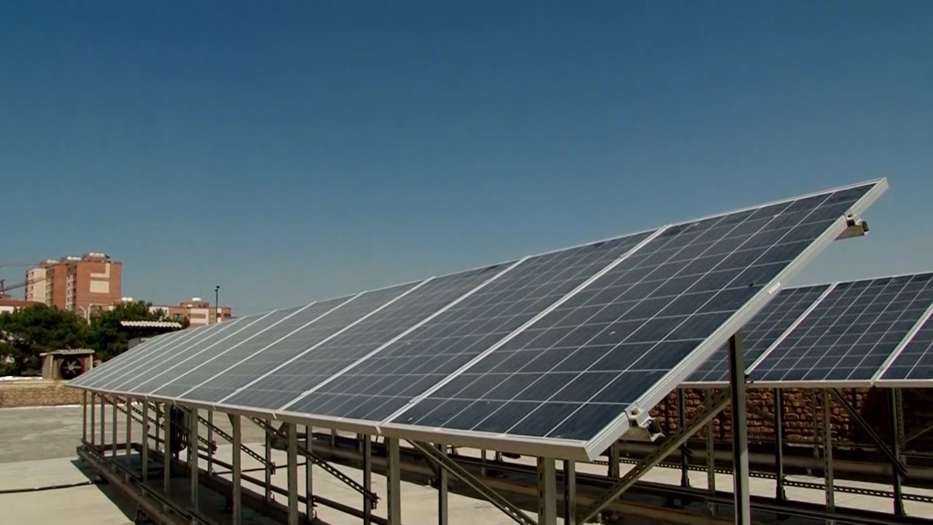 راه اندازی نیروگاه خورشیدی در امامزاده میرزین العابدین ورزنه