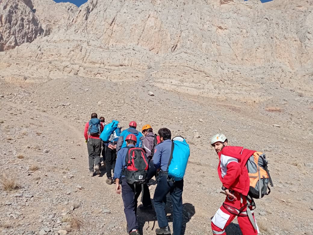 نجات کوهنوردان خمینی شهری از ارتفاعات چشمه کریمی خمینی شهر