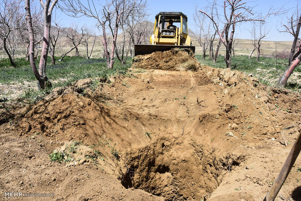مسدود شدن پنج حلقه چاه غیرمجاز در شهرستان آران و بیدگل