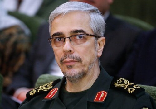 دفاع مقدس عامل سربلندی ملت ایران بود