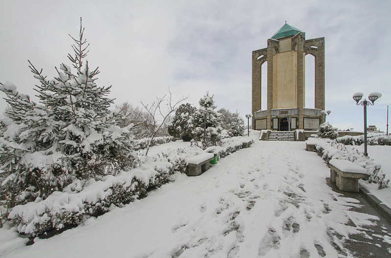 همدان میزبان نخستین برف زمستانی می شود