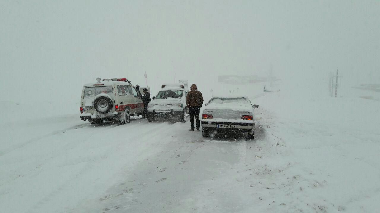 برف و کولاک در جاده های زنجان