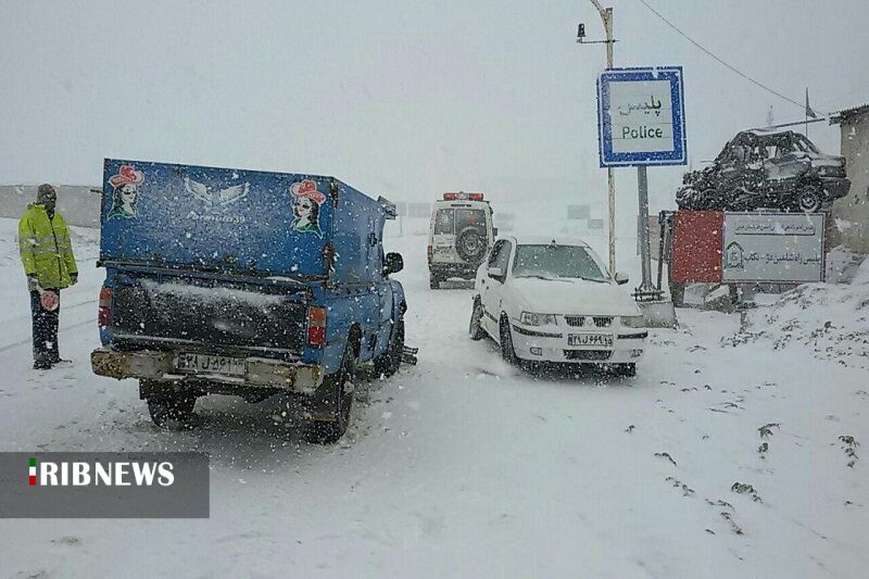 نجات ۳۰۰ گرفتار از برف و کولاک در تکاب