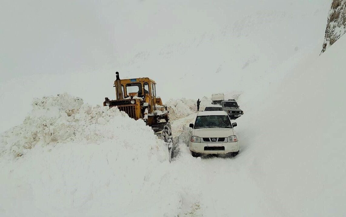 برف و کولاک راه ارتباطی ۵۰ روستای خراسان رضوی را مسدود کرد
